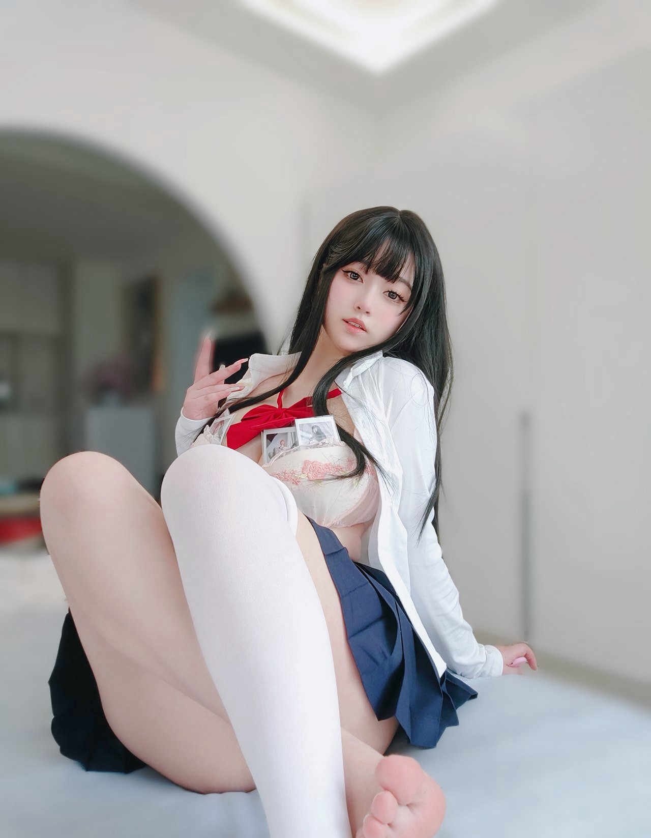 丰满白嫩cosplay美女JK制服性感短裙白丝美腿丝袜插图